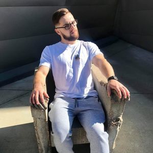 Meet your Posher, Dominic